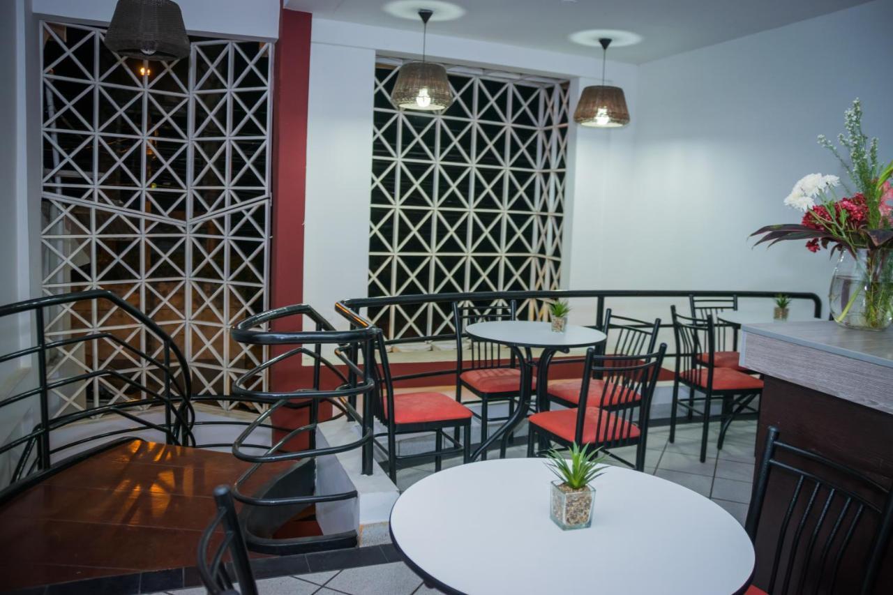 Hostal "Centrika" Tarapoto Exteriör bild