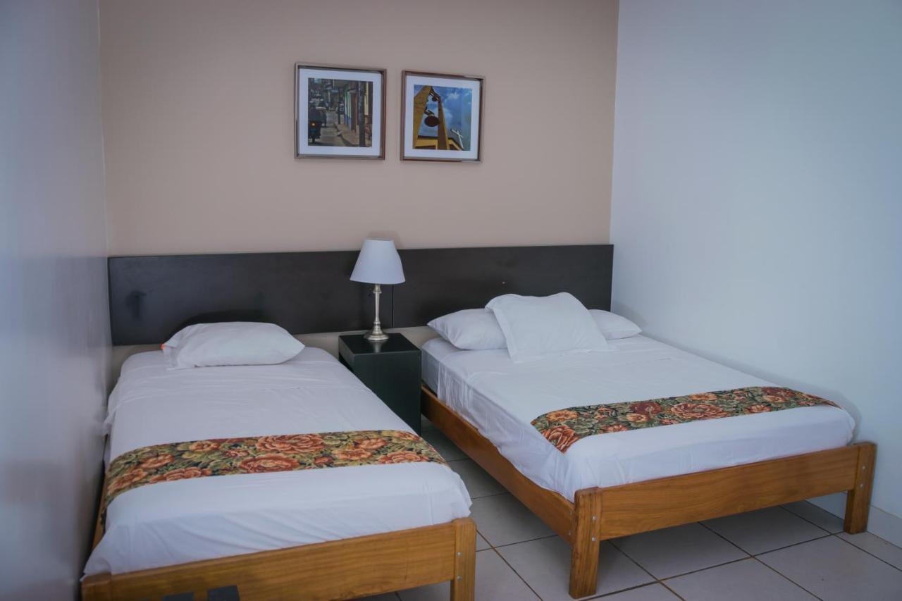Hostal "Centrika" Tarapoto Exteriör bild