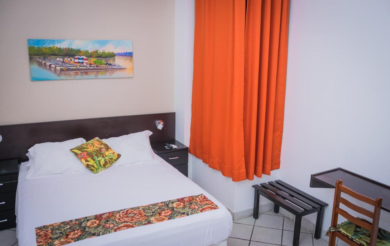 Hostal "Centrika" Tarapoto Exteriör bild