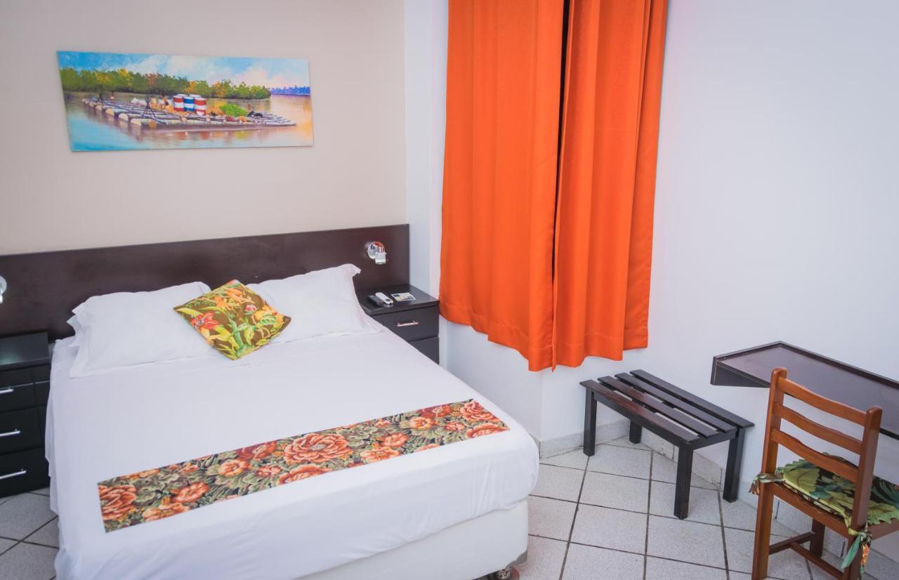 Hostal "Centrika" Tarapoto Exteriör bild