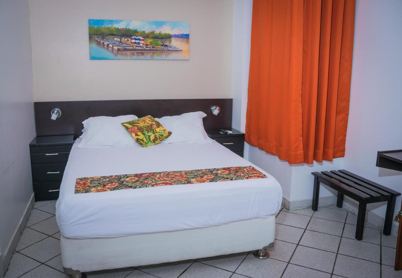 Hostal "Centrika" Tarapoto Exteriör bild