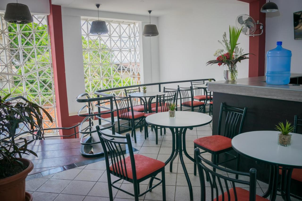 Hostal "Centrika" Tarapoto Exteriör bild