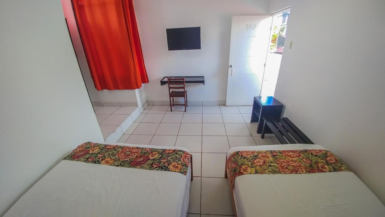 Hostal "Centrika" Tarapoto Exteriör bild
