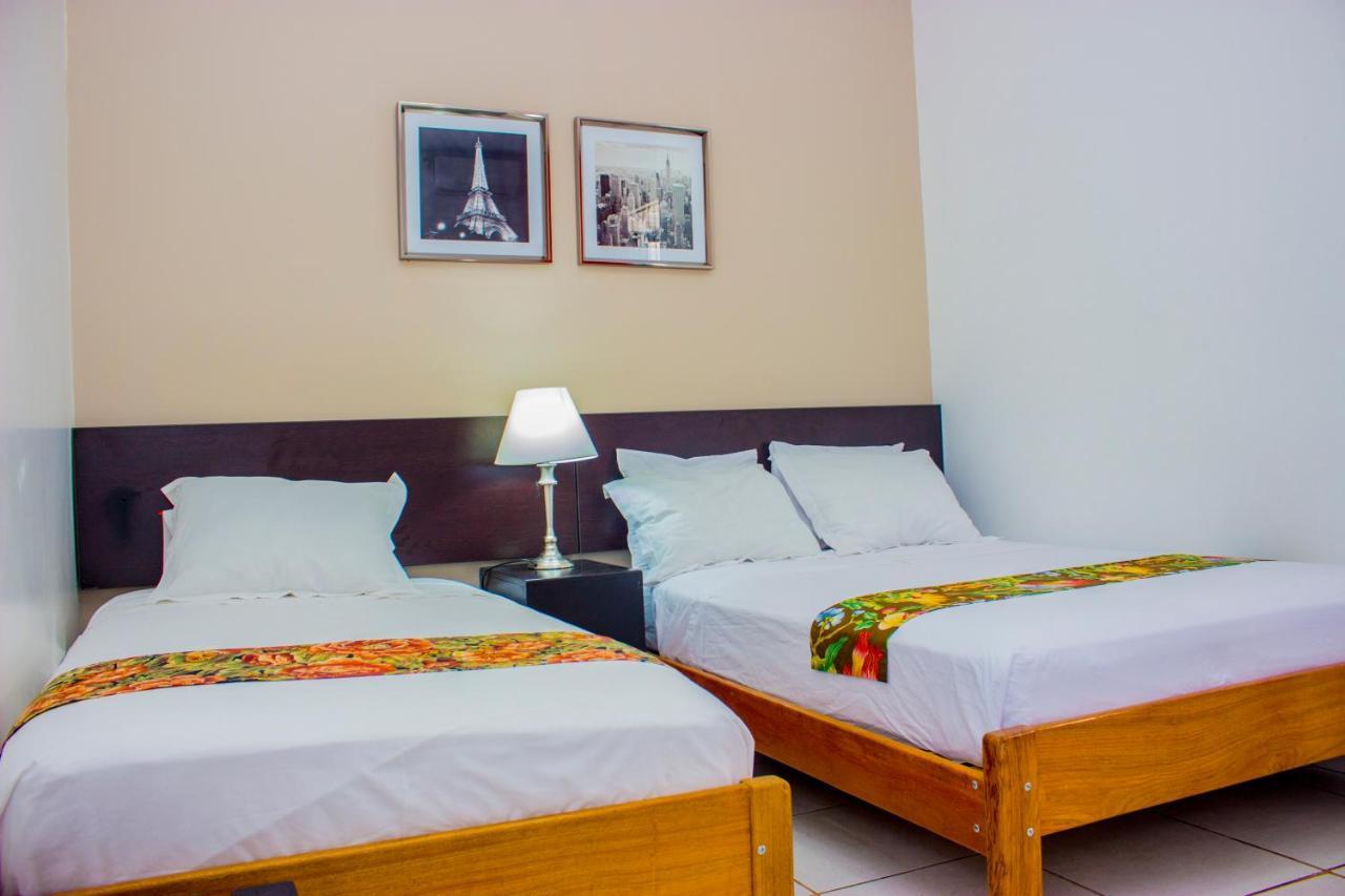 Hostal "Centrika" Tarapoto Exteriör bild