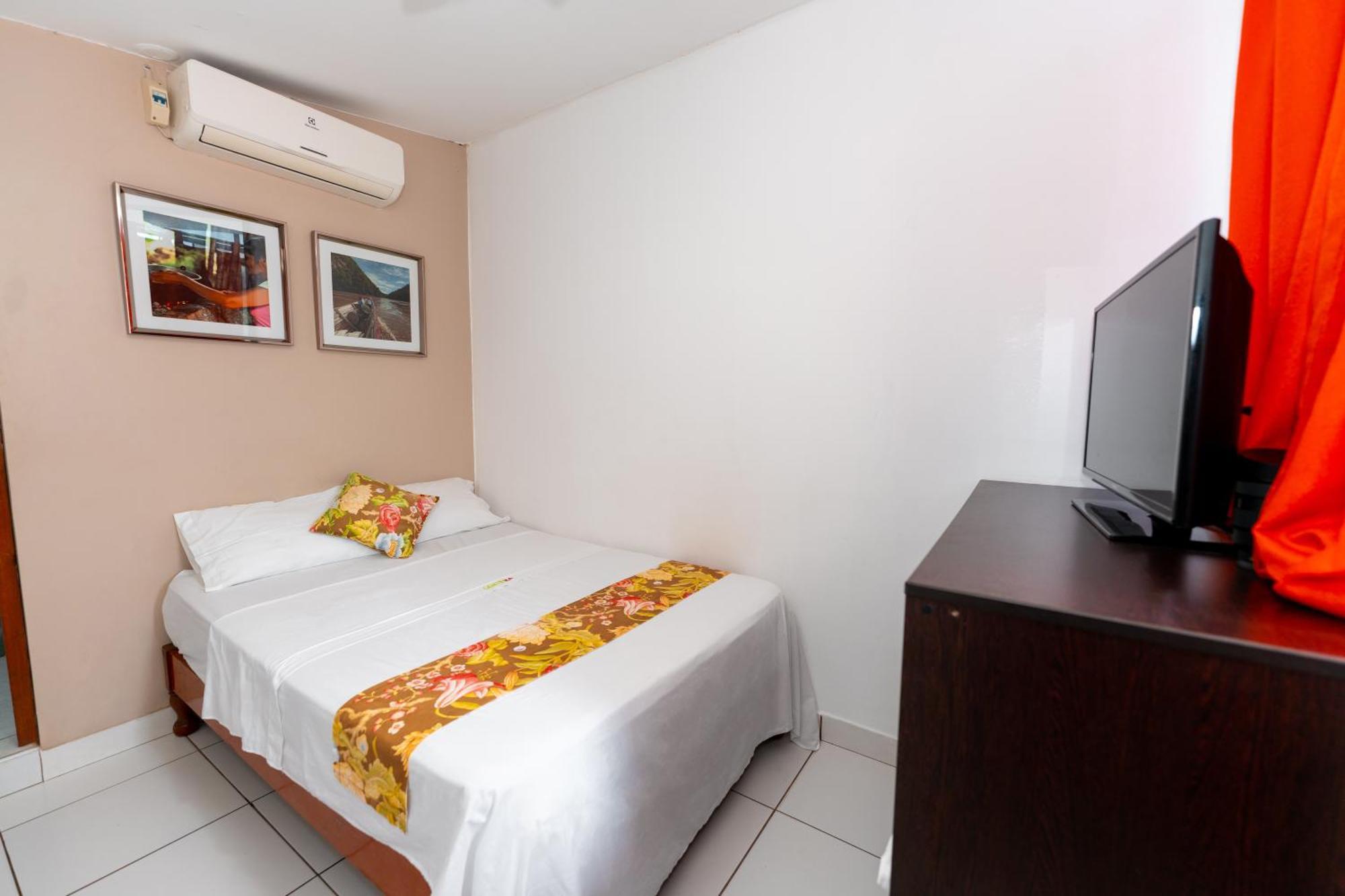 Hostal "Centrika" Tarapoto Exteriör bild