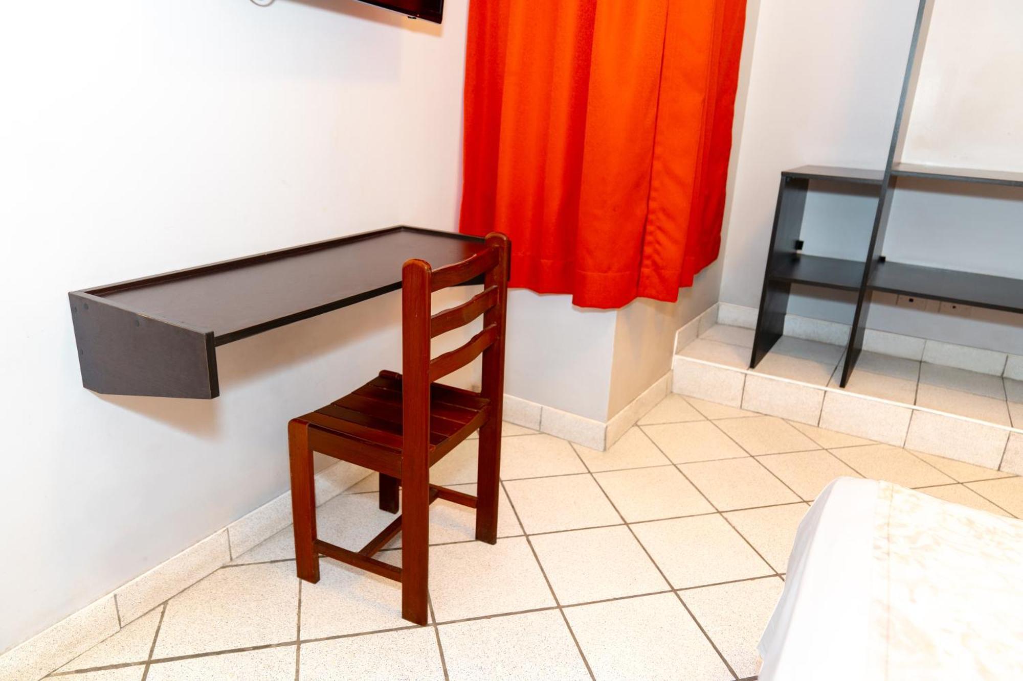 Hostal "Centrika" Tarapoto Exteriör bild