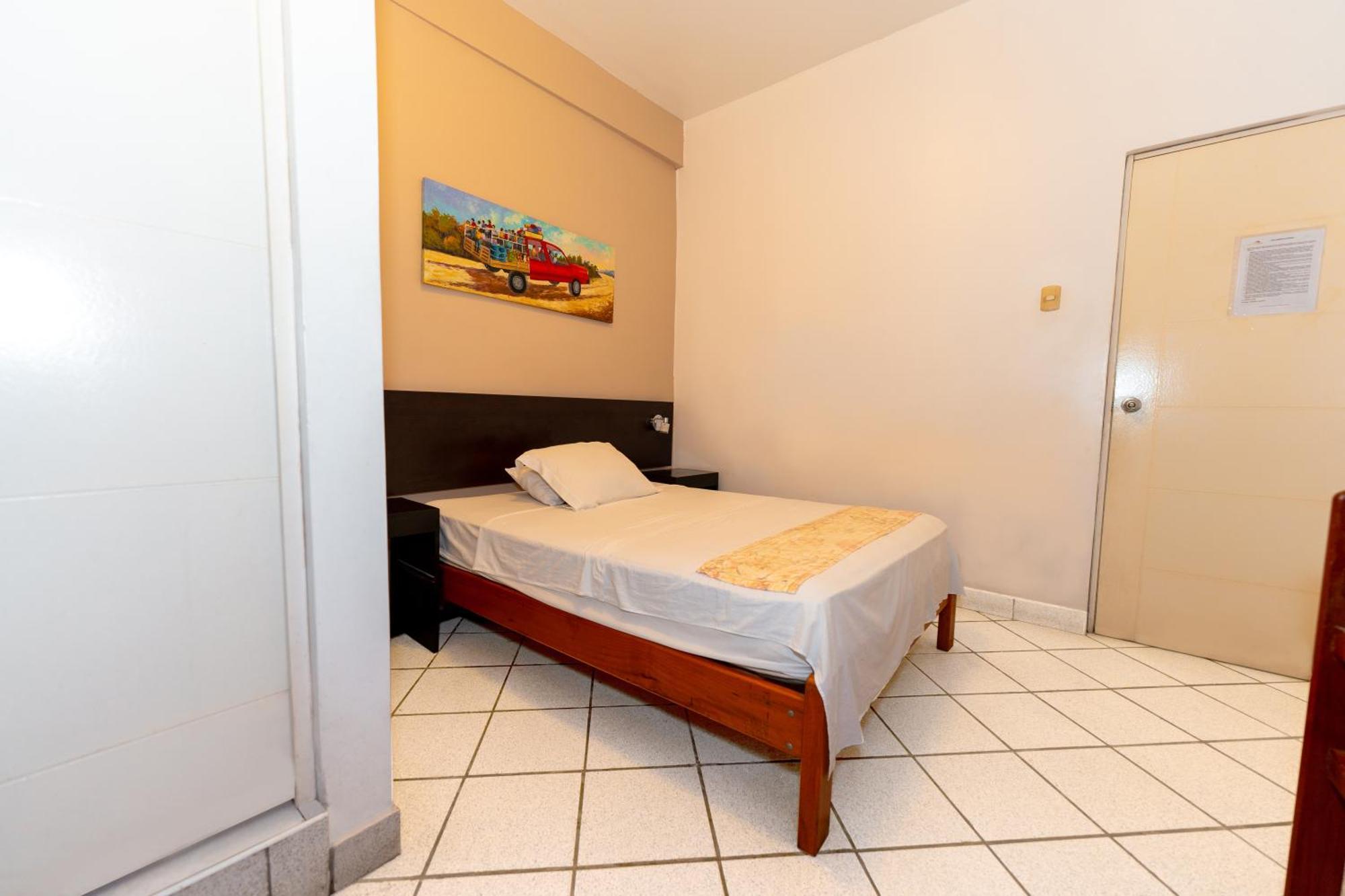 Hostal "Centrika" Tarapoto Exteriör bild
