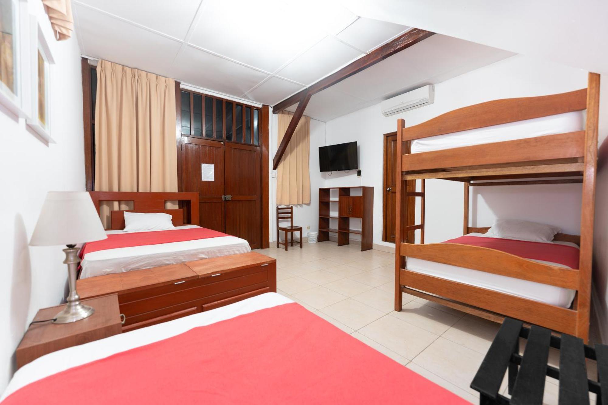 Hostal "Centrika" Tarapoto Exteriör bild