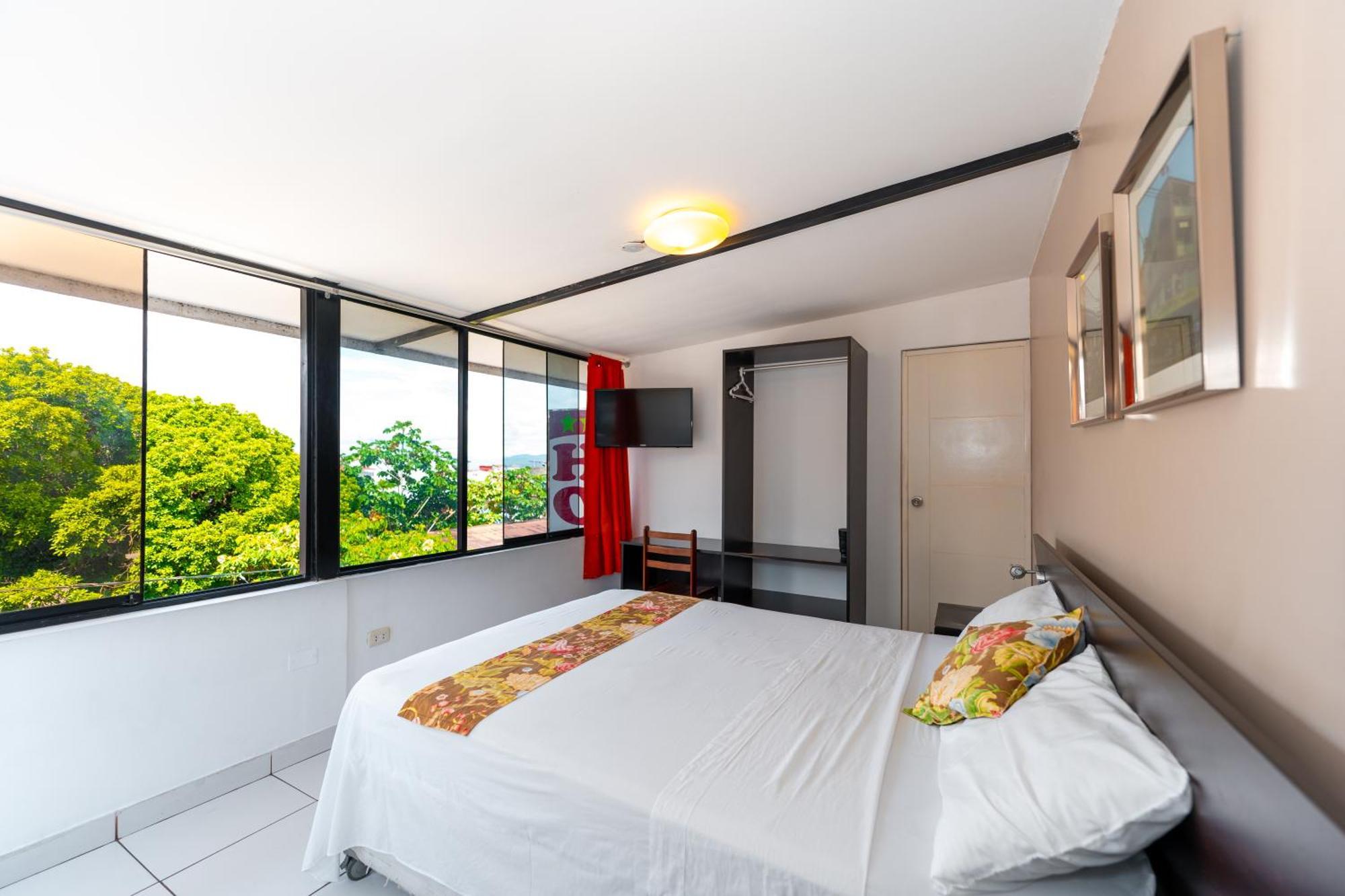 Hostal "Centrika" Tarapoto Exteriör bild